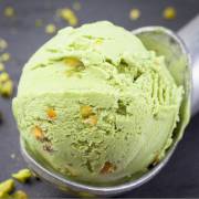 تهیه بستنی گز