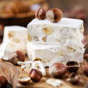 مغز فندق در گز