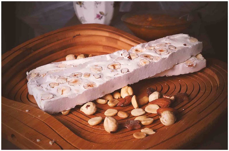 گز با مغز فندق