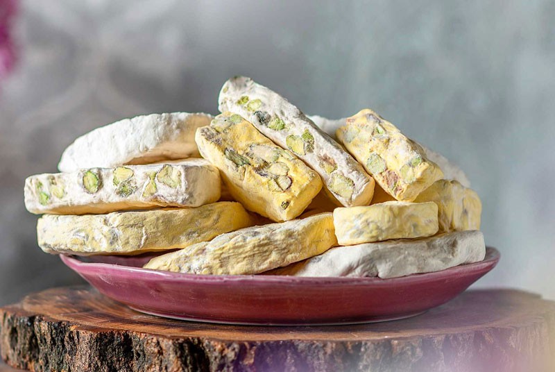 گز داخل بشقاب