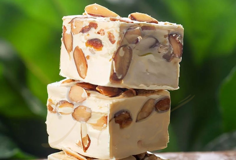 گز با مغز بادام